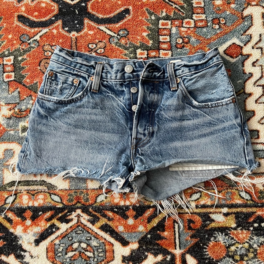 Levi’s white oak cone cutoff shorts